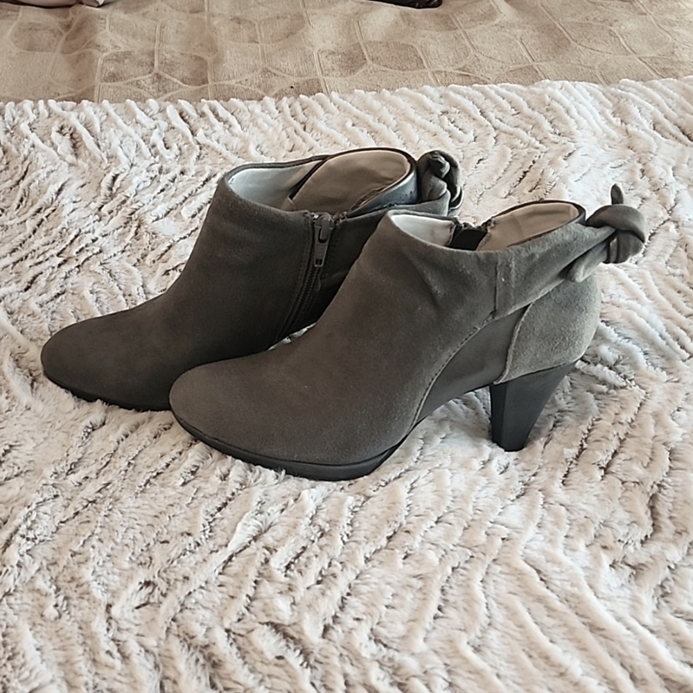Anne Klein Gray Bootie 5.5M